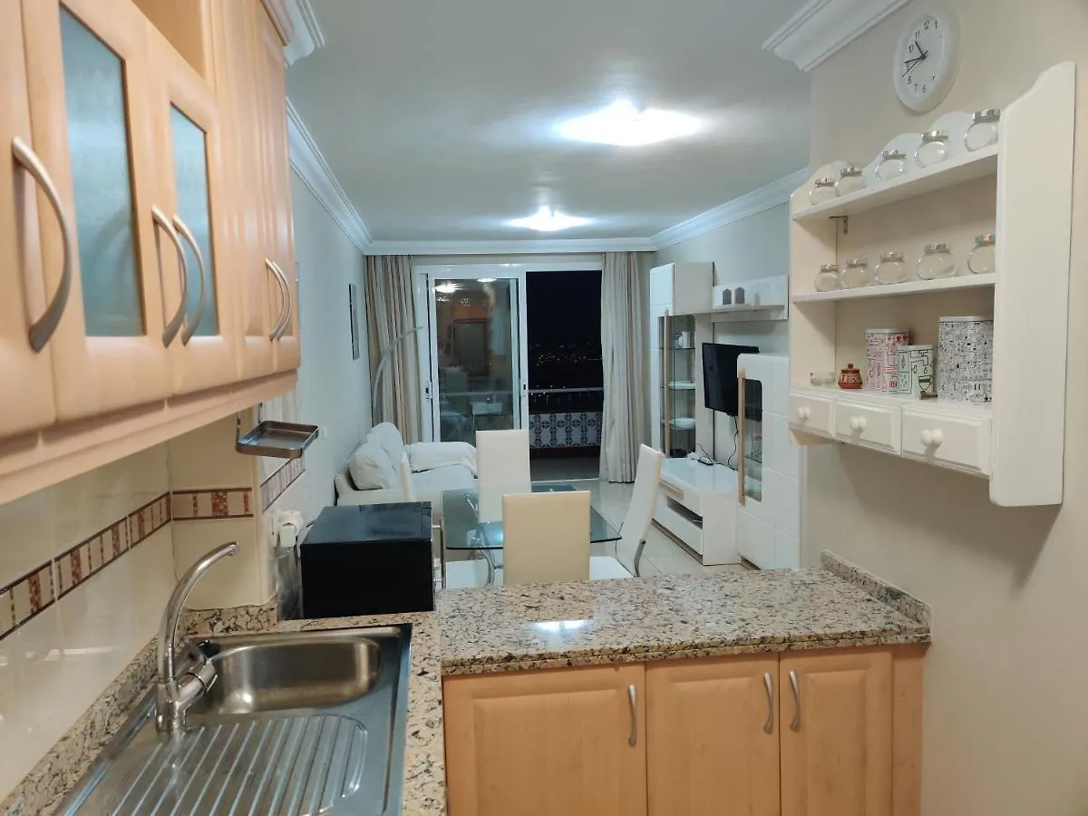 Fantastic Seaview Apartment 아데제